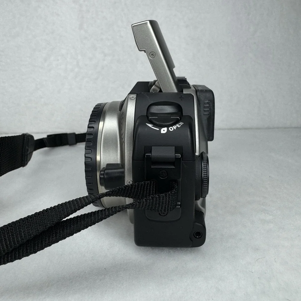 CANON EOS IX 35mm SLR Film Camera -‎ Silver